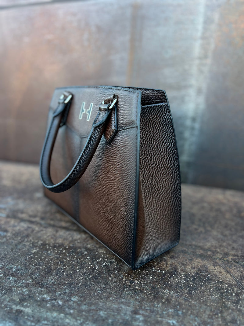 H I X . M E G H A N .