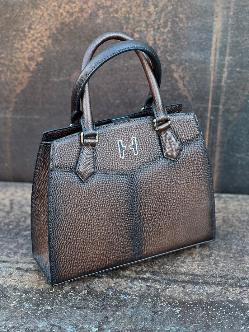 H I X . M E G H A N .