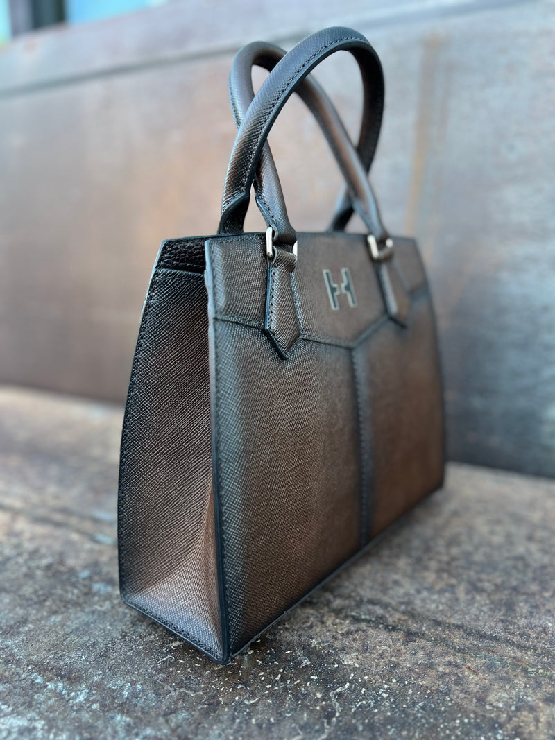 H I X . M E G H A N .