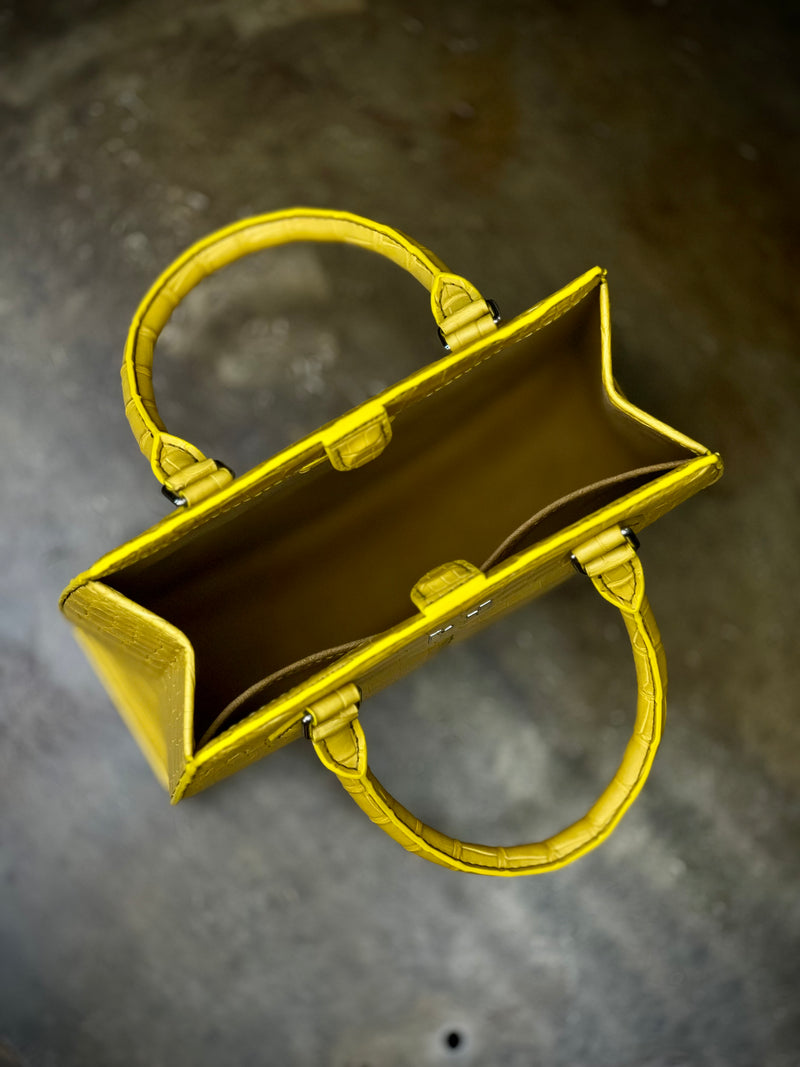 H I X . M E G H A N . E X O T I C .